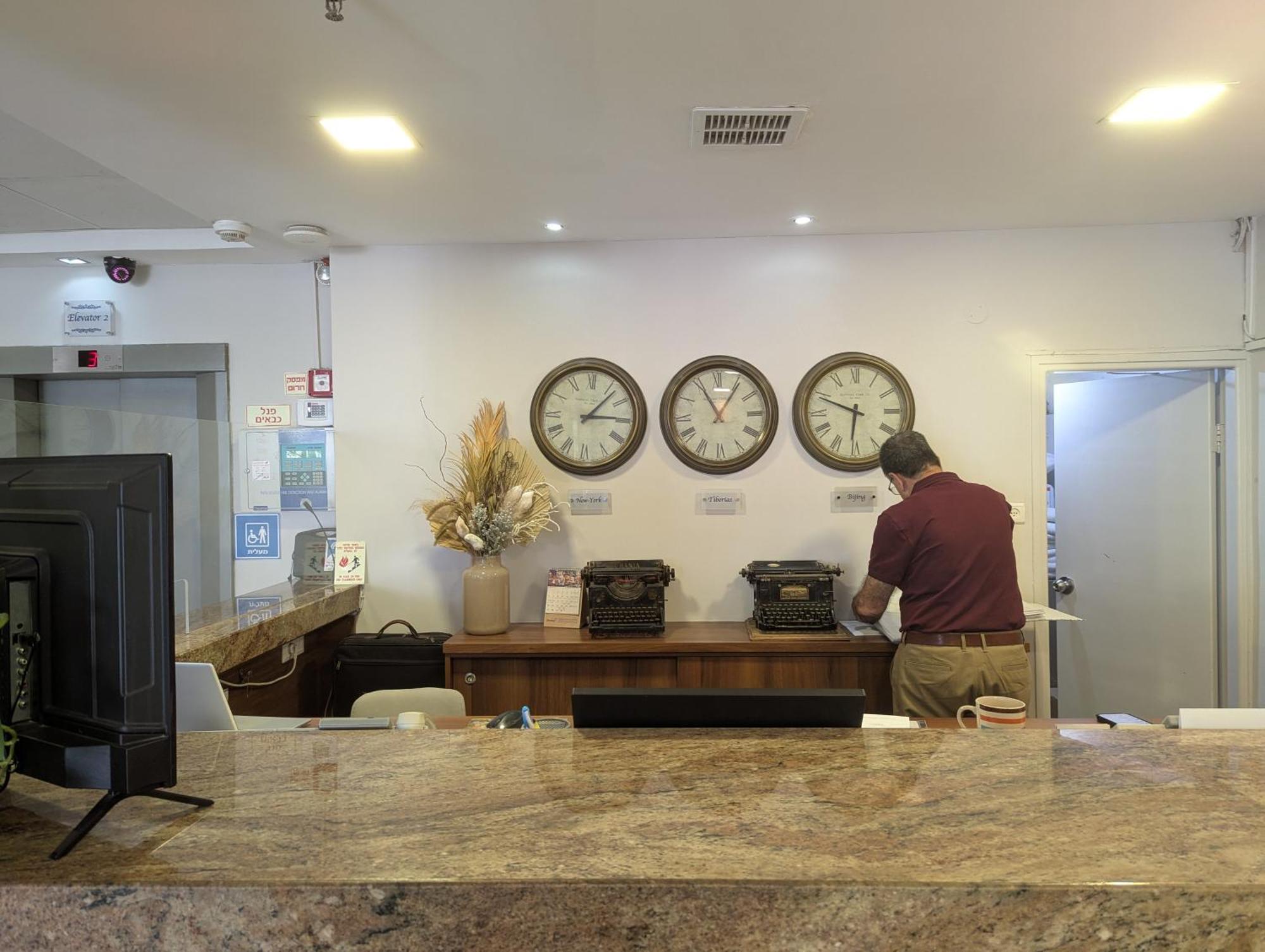 Astoria Galilee Hotel Tiberias Bagian luar foto