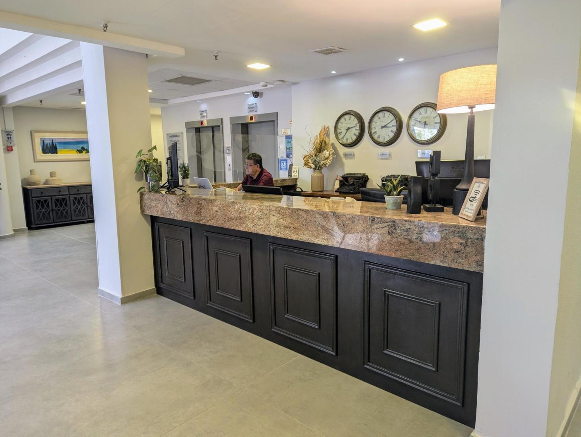 Astoria Galilee Hotel Tiberias Bagian luar foto