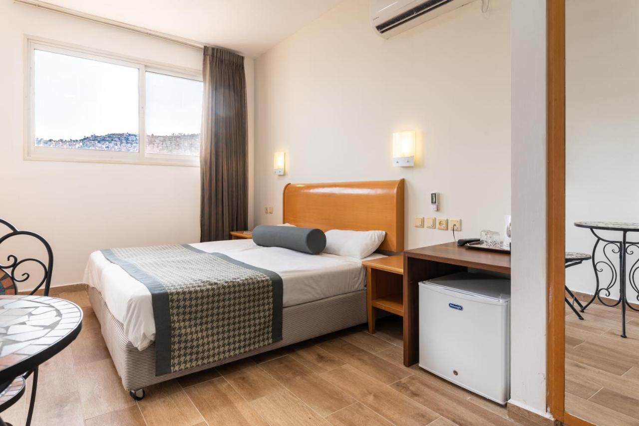 Astoria Galilee Hotel Tiberias Bagian luar foto